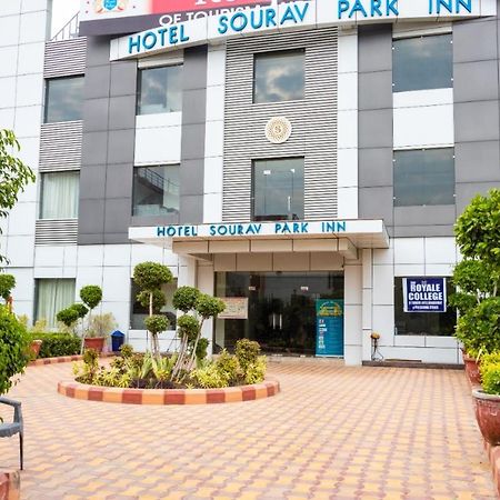 Sourav Park Inn Agra  Buitenkant foto