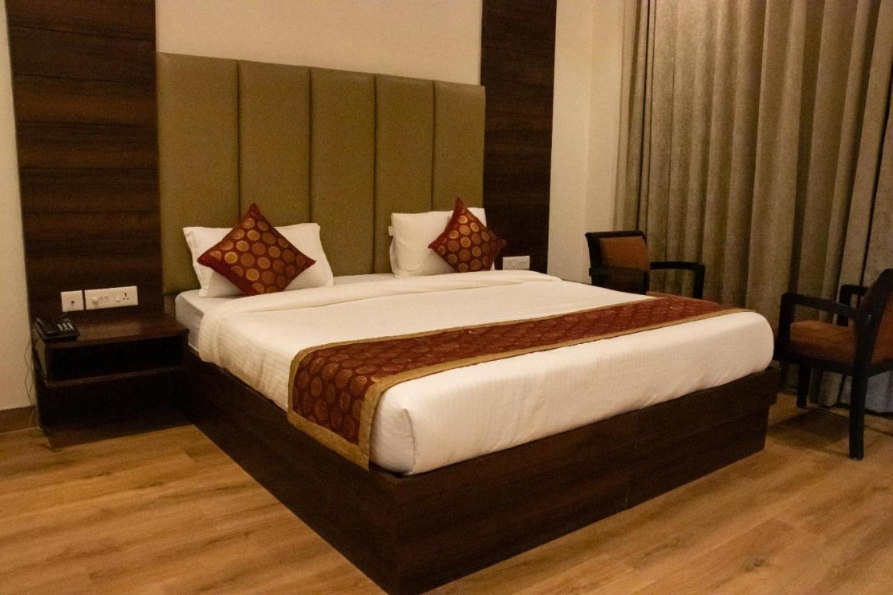 Sourav Park Inn Agra  Buitenkant foto