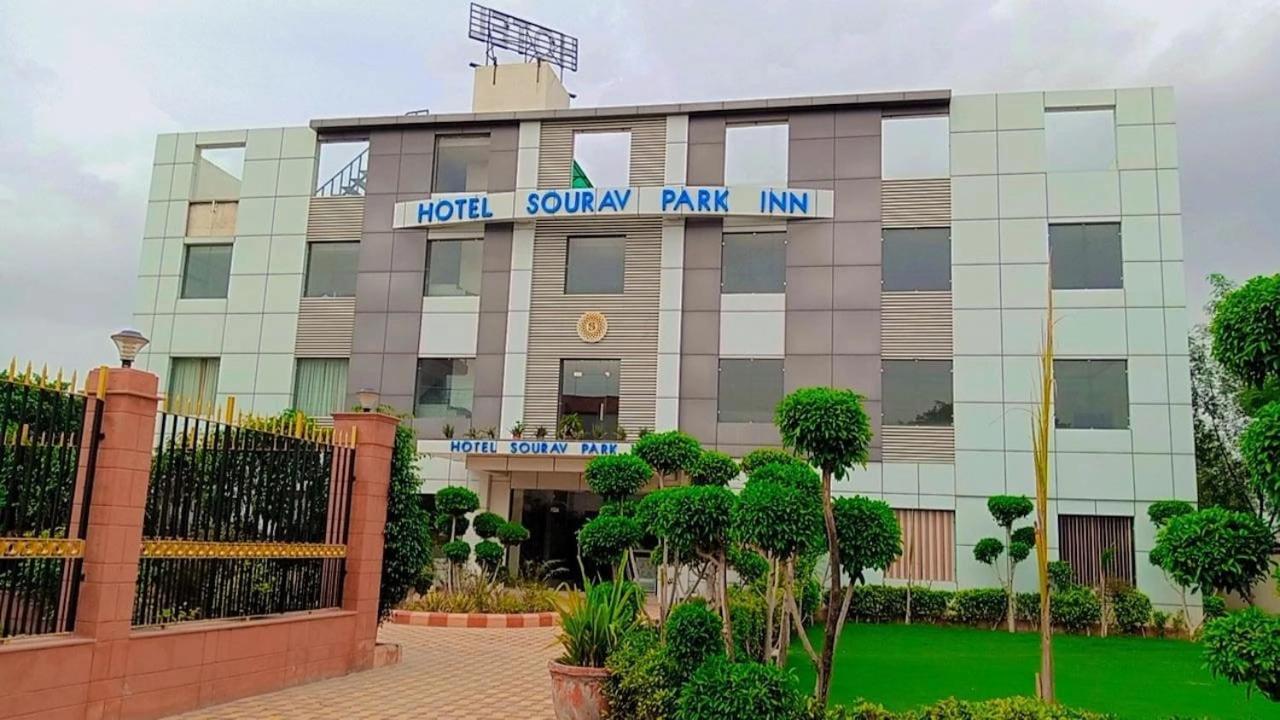 Sourav Park Inn Agra  Buitenkant foto